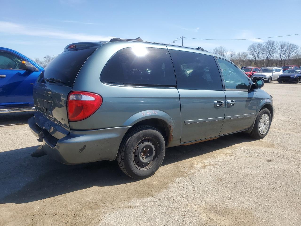 2005 Dodge Caravan - Image 3