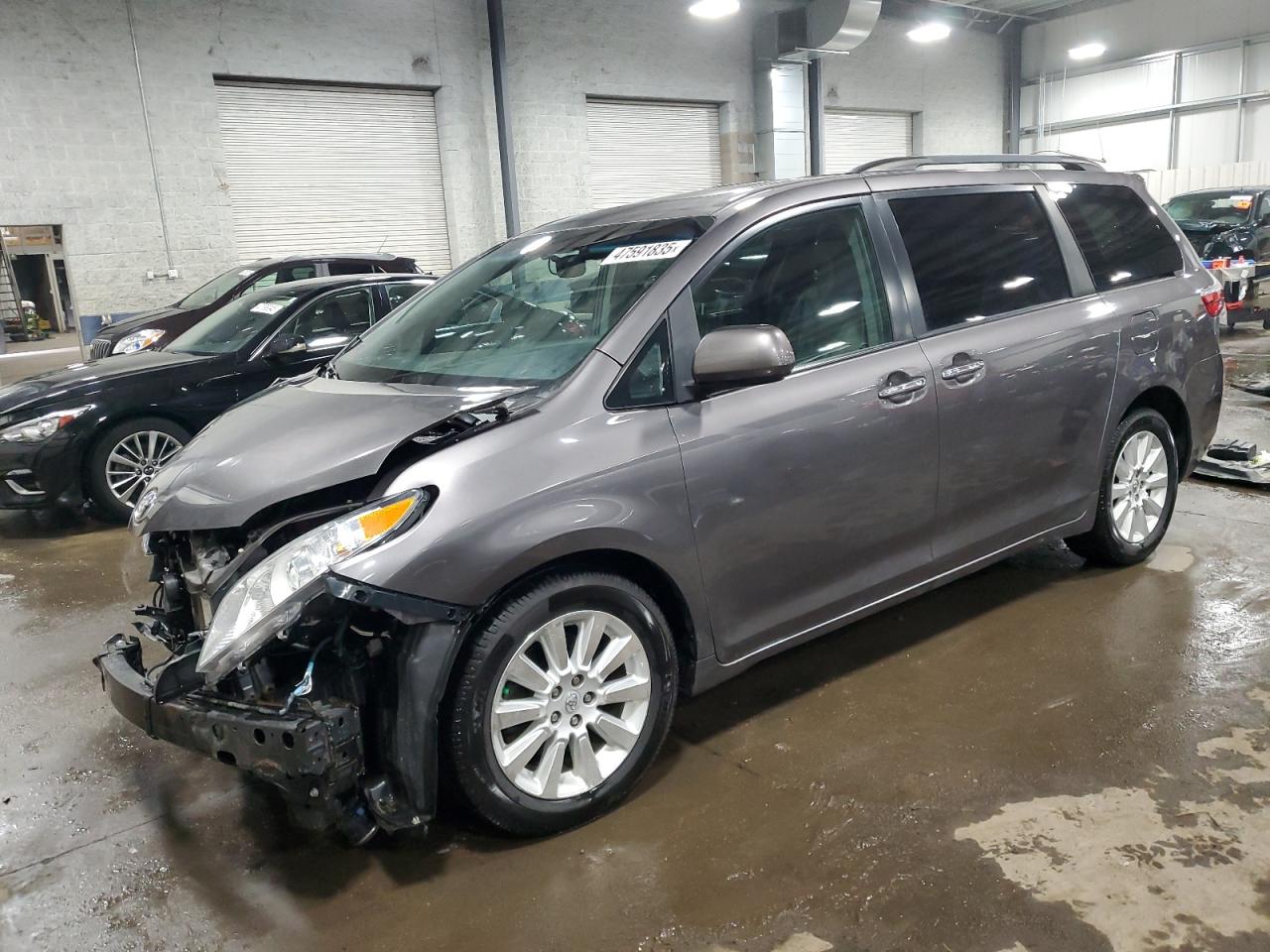 2015 Toyota Sienna - Image 1
