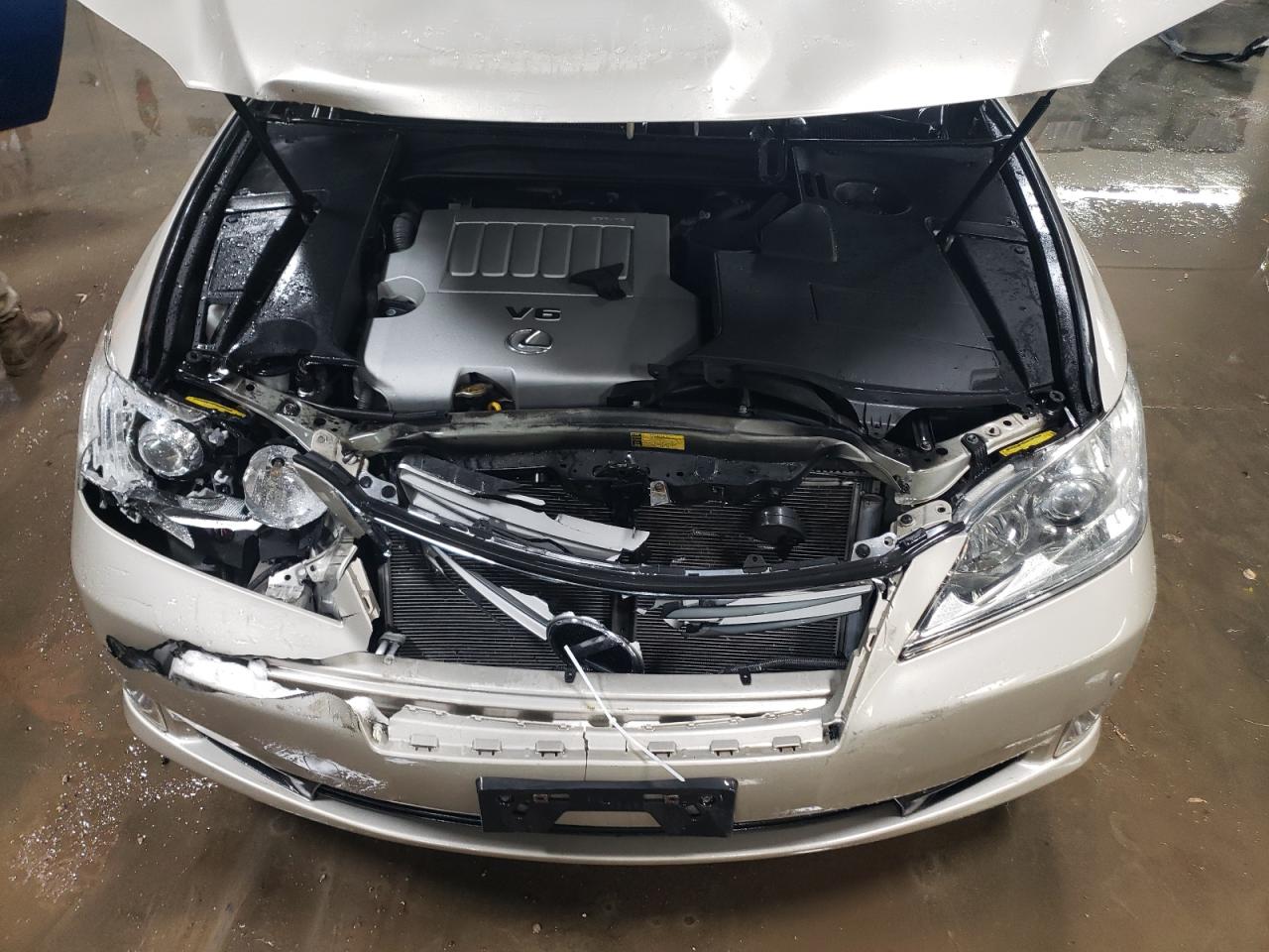 2010 Lexus ES - Image 11