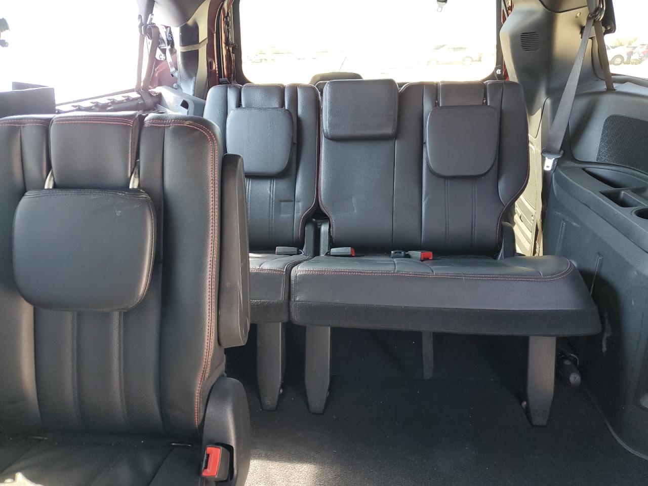 2019 Dodge Caravan - Image 10