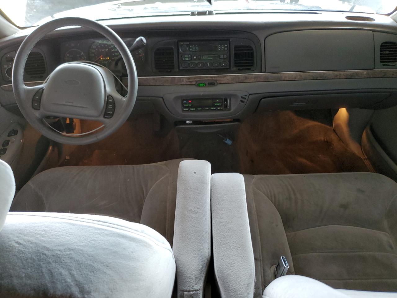 1999 Ford Crown Victoria - Image 8