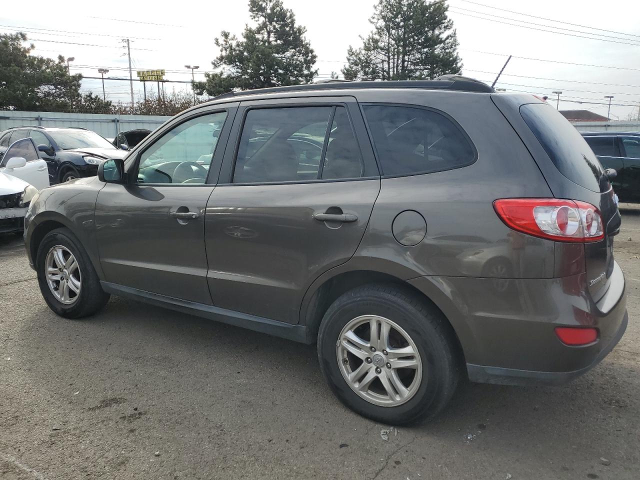 2012 Hyundai Santa Fe - Image 2