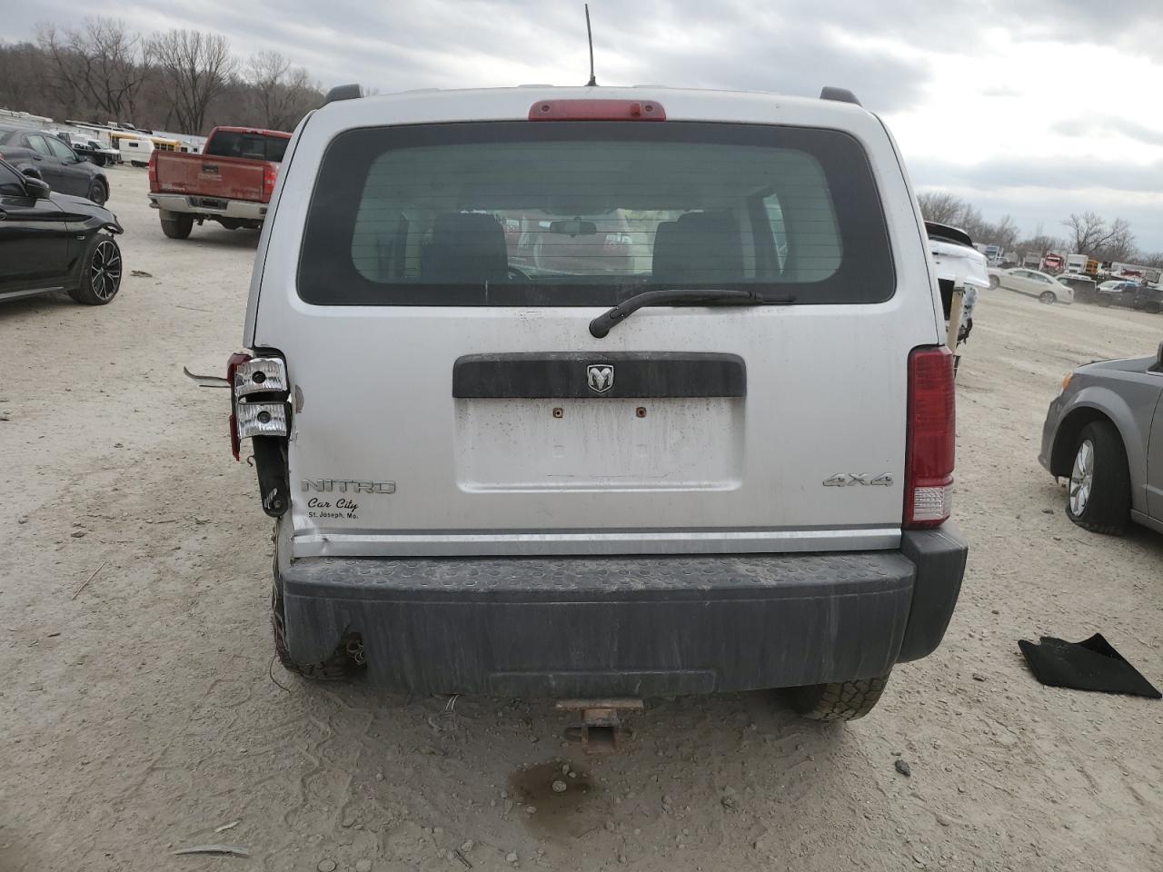 2008 Dodge Nitro - Image 6