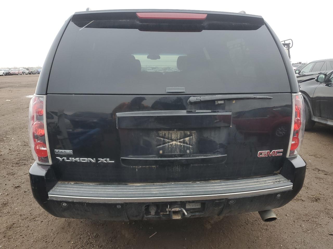 2011 GMC Yukon - Image 6