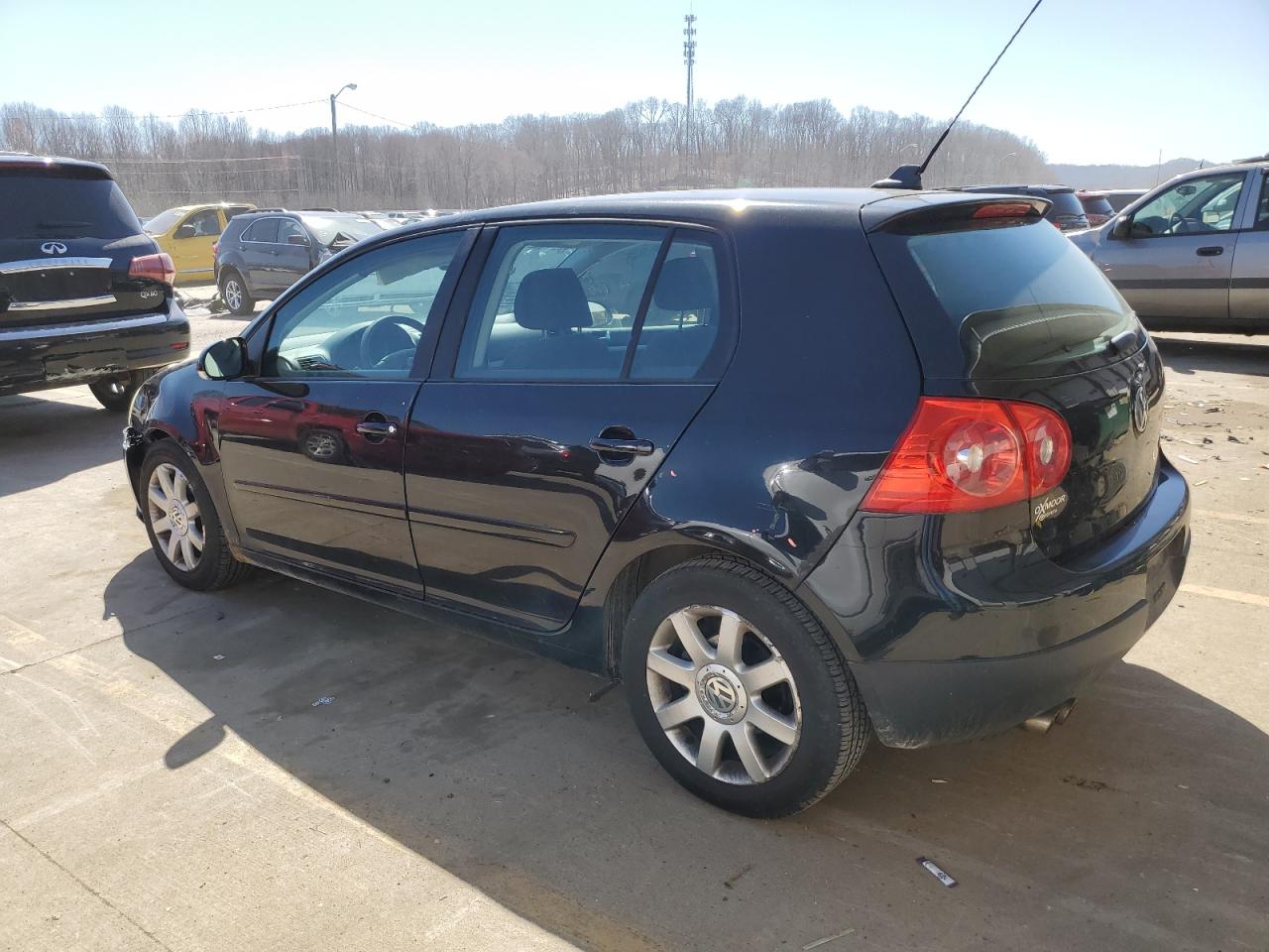 2009 Volkswagen Golf - Image 2