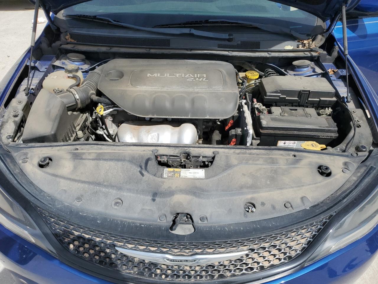 2016 Chrysler 200 - Image 11