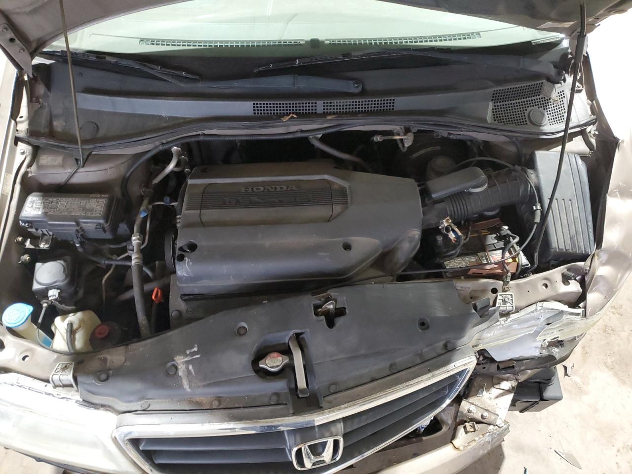 2004 Honda Odyssey - Image 12
