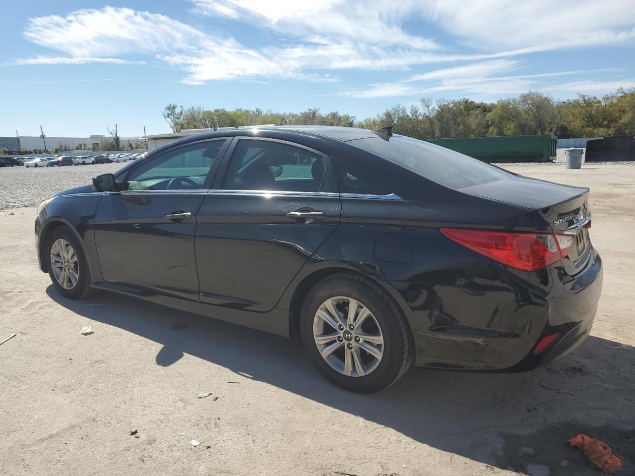2014 Hyundai Sonata - Image 2