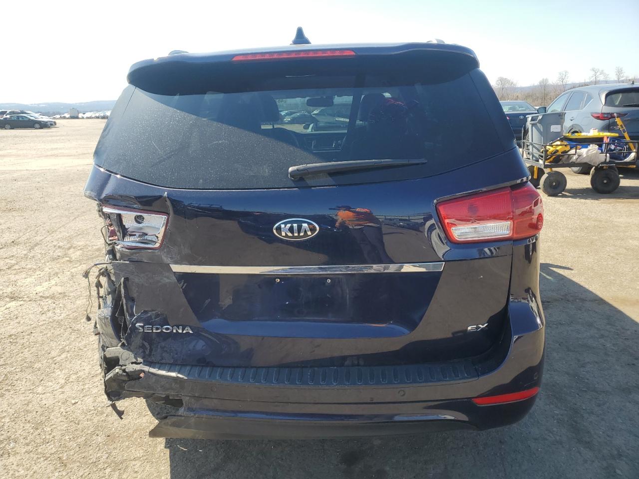 2018 Kia Sedona - Image 6