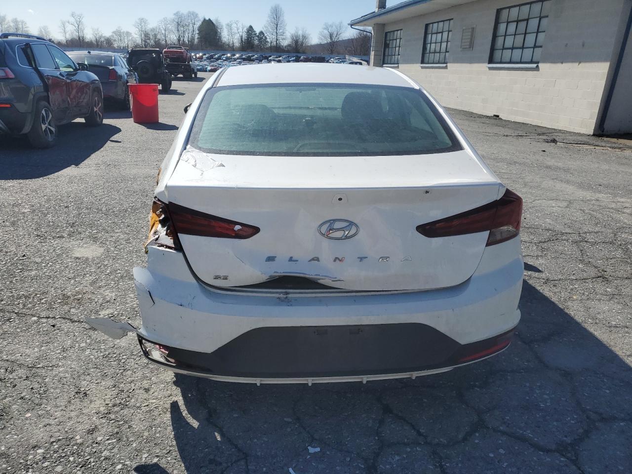 2019 Hyundai Elantra - Image 6