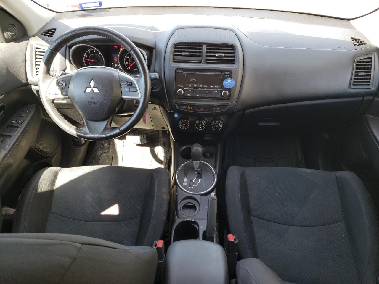 2015 Mitsubishi Outlander - Image 8