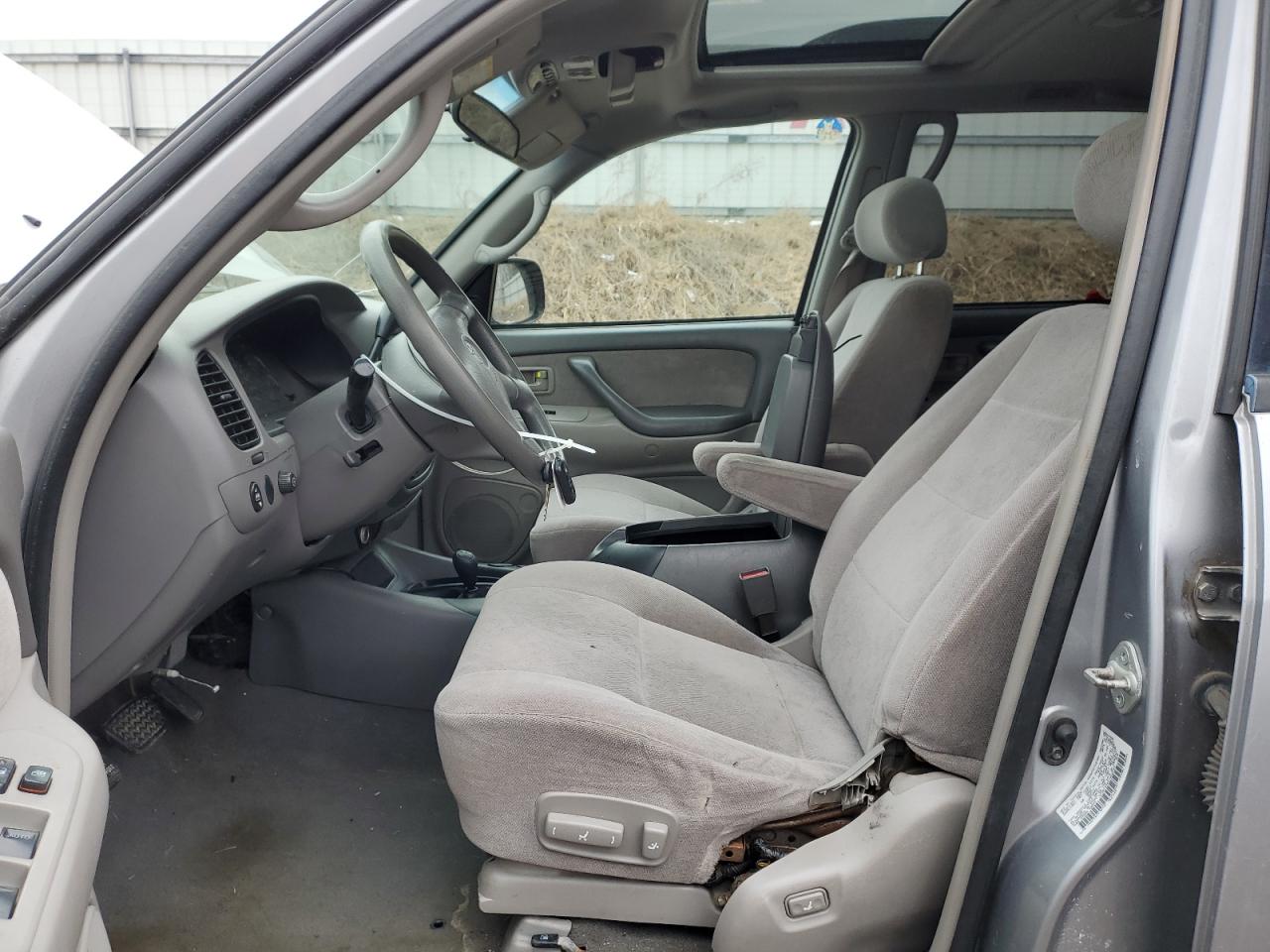 2001 Toyota Sequoia - Image 7