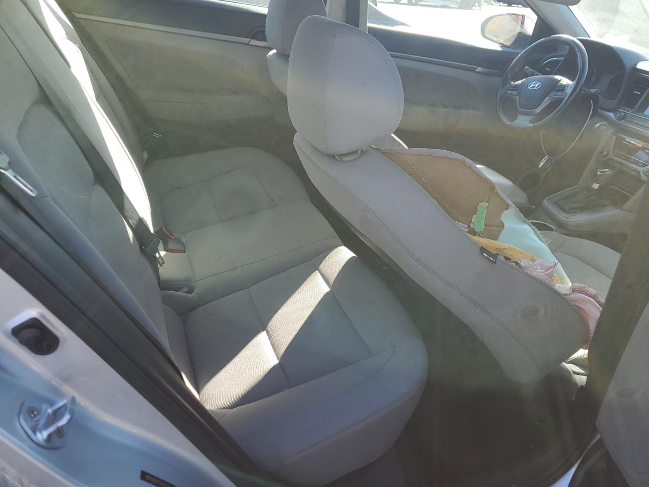 2017 Hyundai Elantra - Image 10