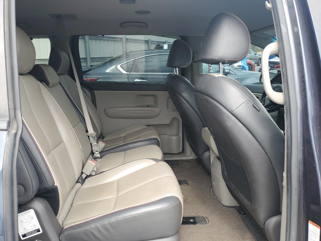 2017 Kia Sedona - Image 11