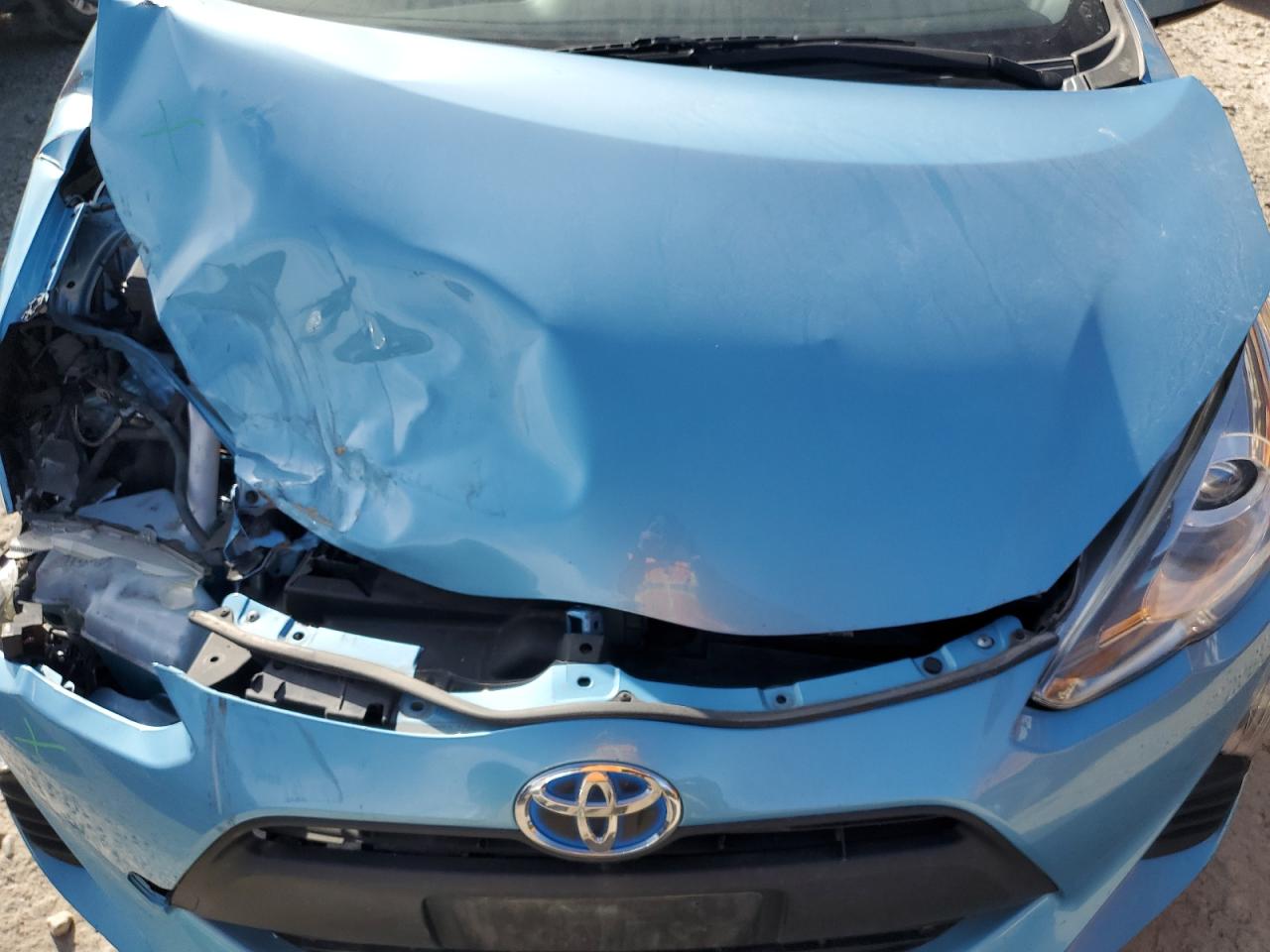 2016 Toyota Prius - Image 11