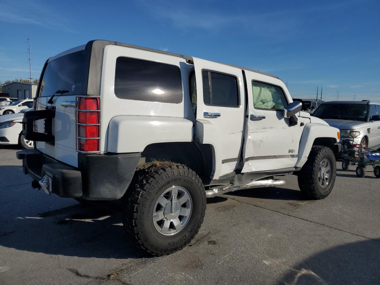 2010 Hummer H3 - Image 3