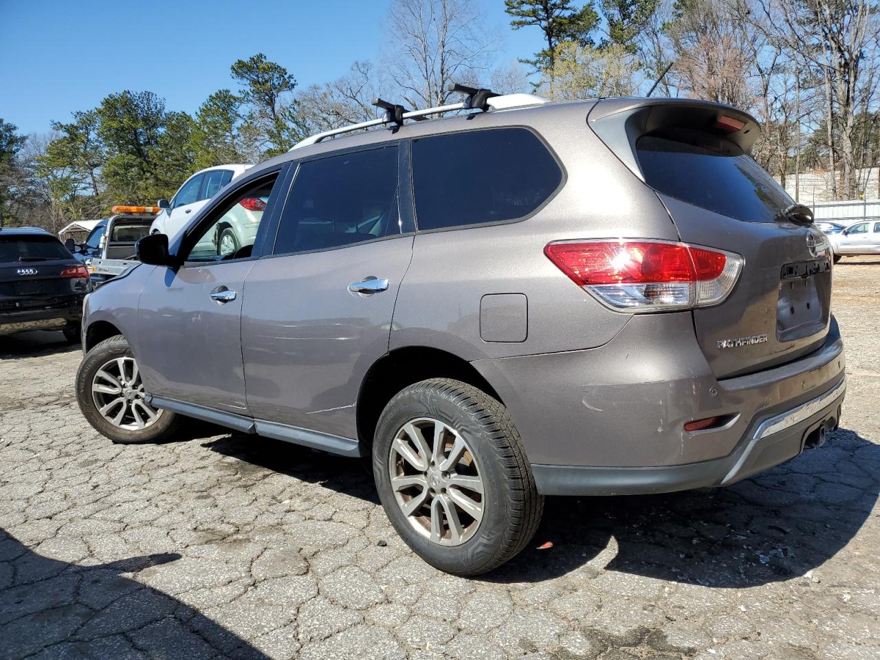 2013 Nissan Pathfinder - Image 2