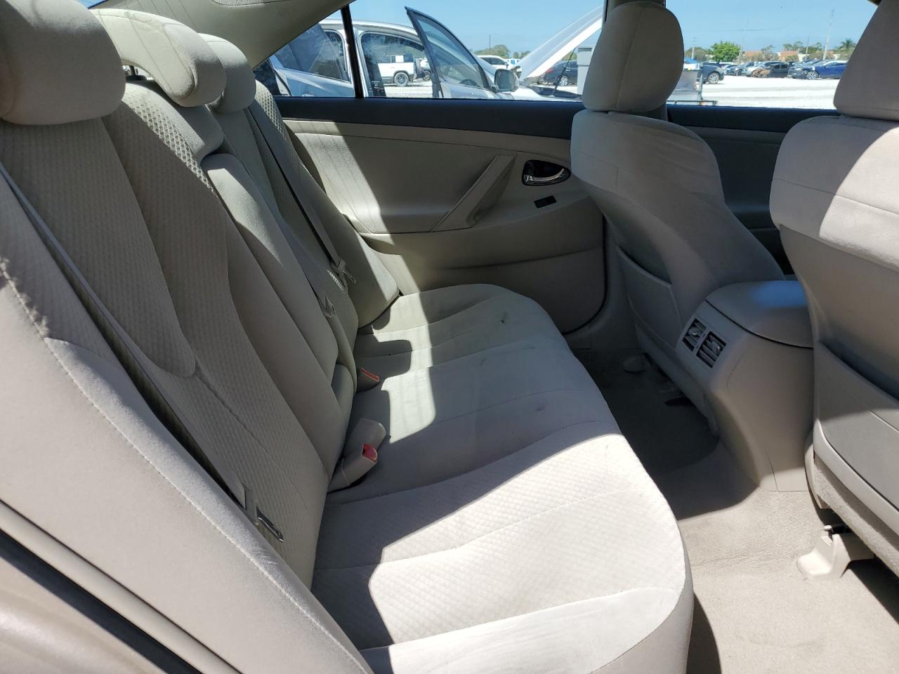 2009 Toyota Camry - Image 10