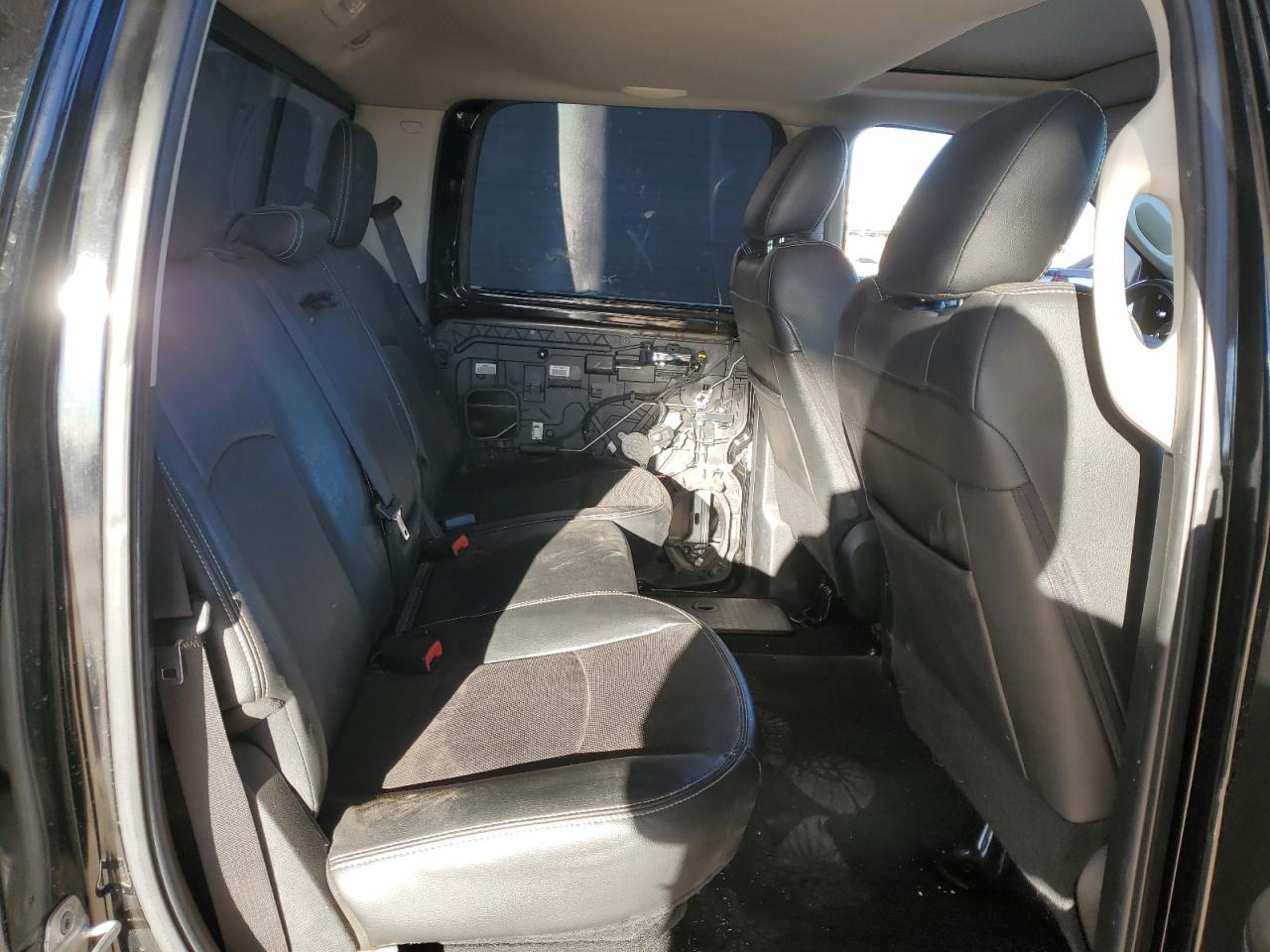 2014 RAM 1500 - Image 10