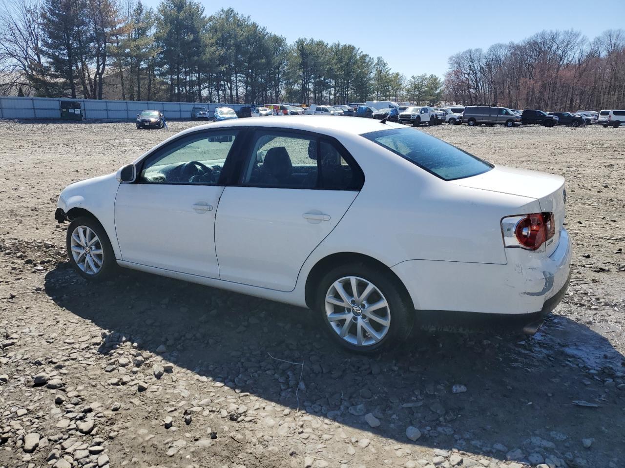 2010 Volkswagen Jetta - Image 2