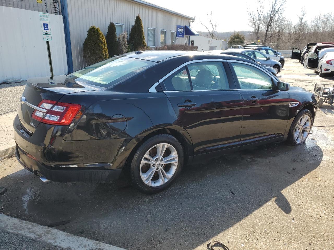 2015 Ford Taurus - Image 3