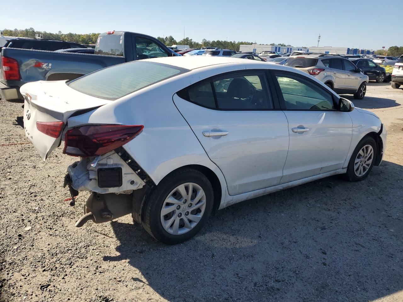 2020 Hyundai Elantra - Image 3