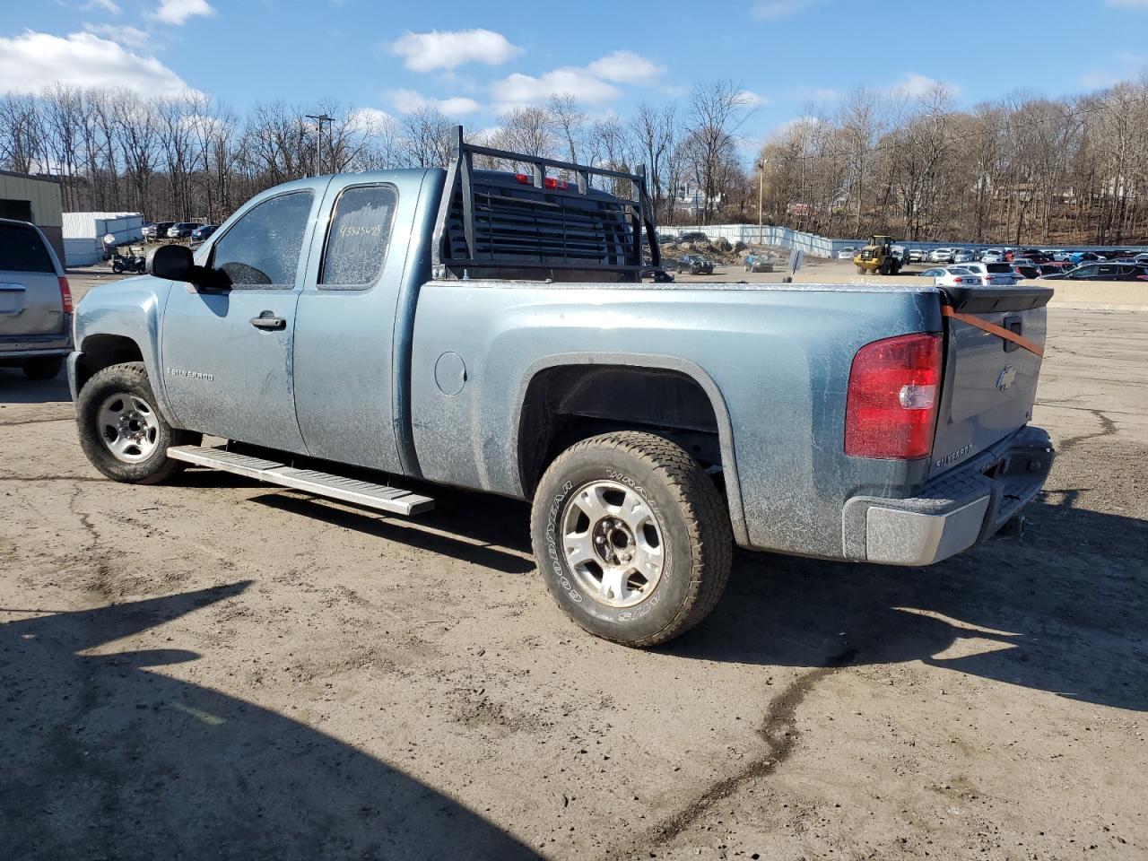 2009 Chevrolet Silverado - Image 2