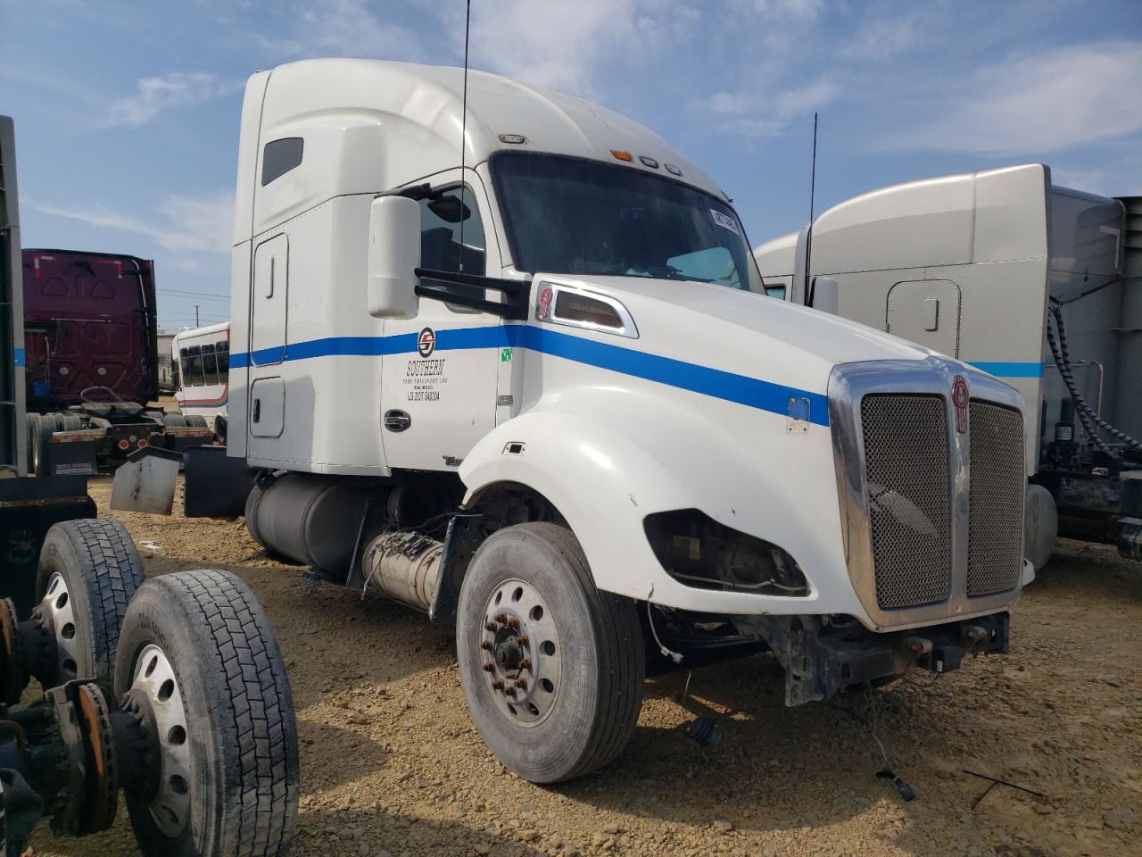 Chatham, VA에서 판매 중인 2017 Kenworth Construction T680 - Stripped
