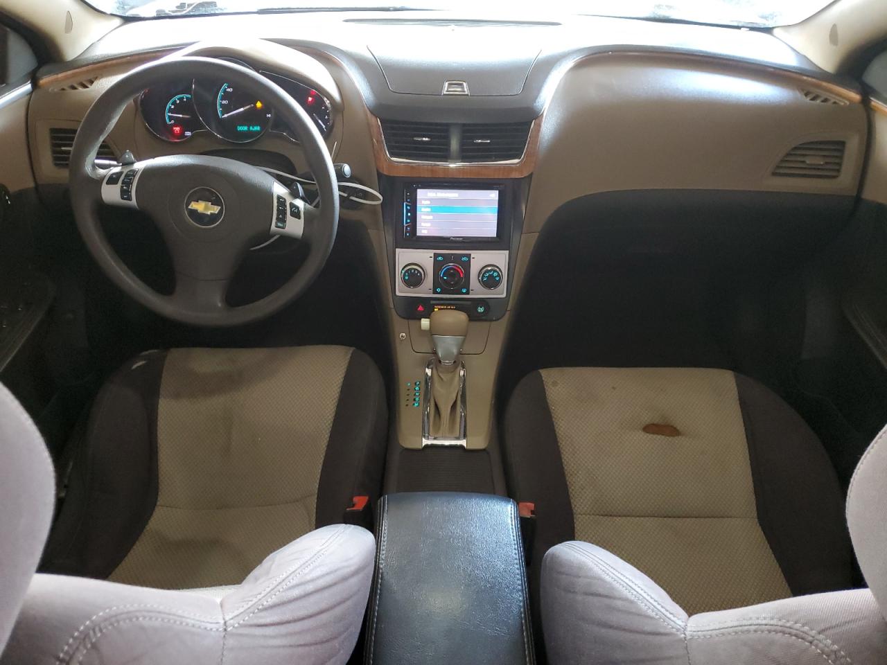 2010 Chevrolet Malibu - Image 8