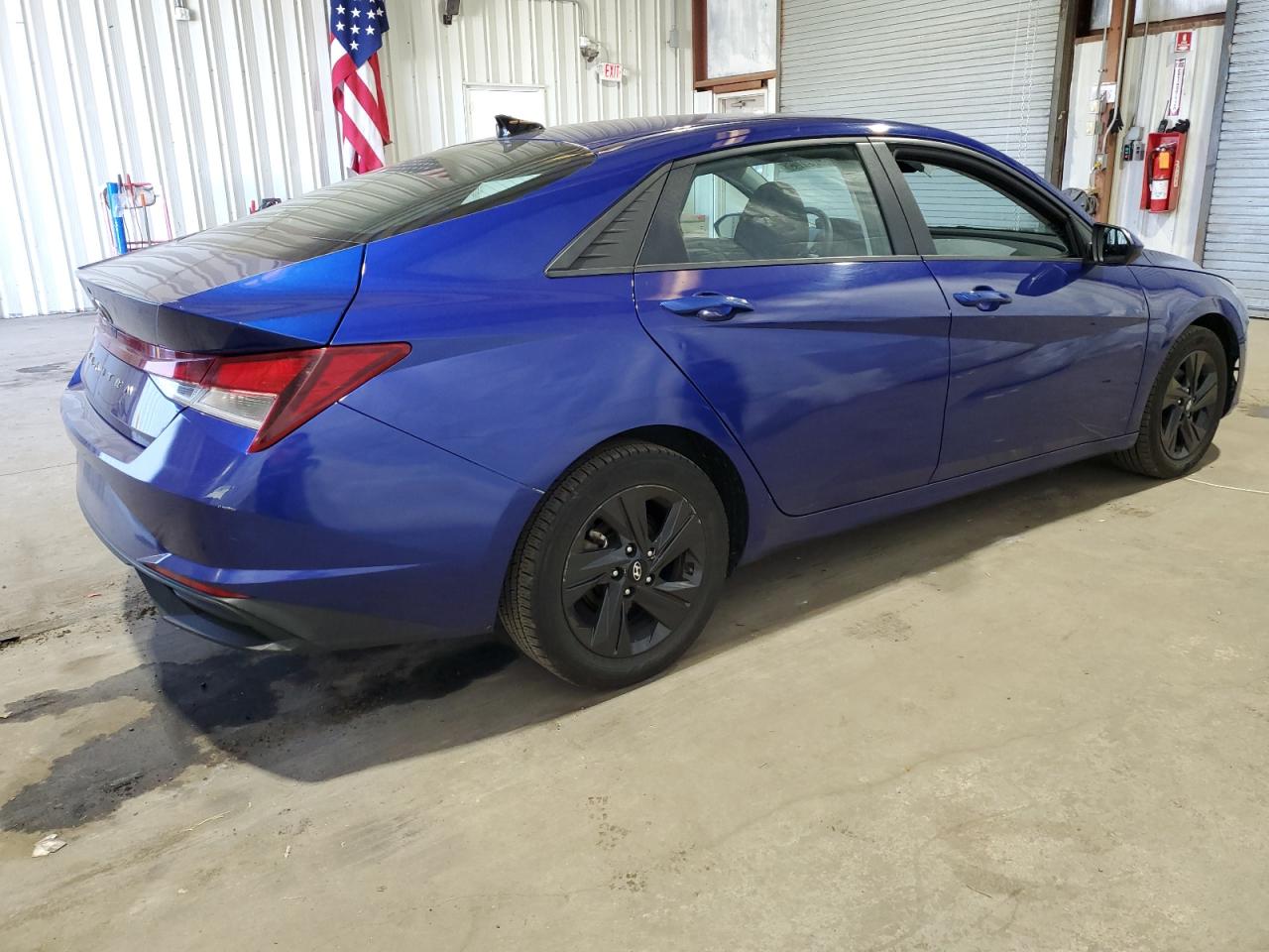 2023 Hyundai Elantra - Image 3