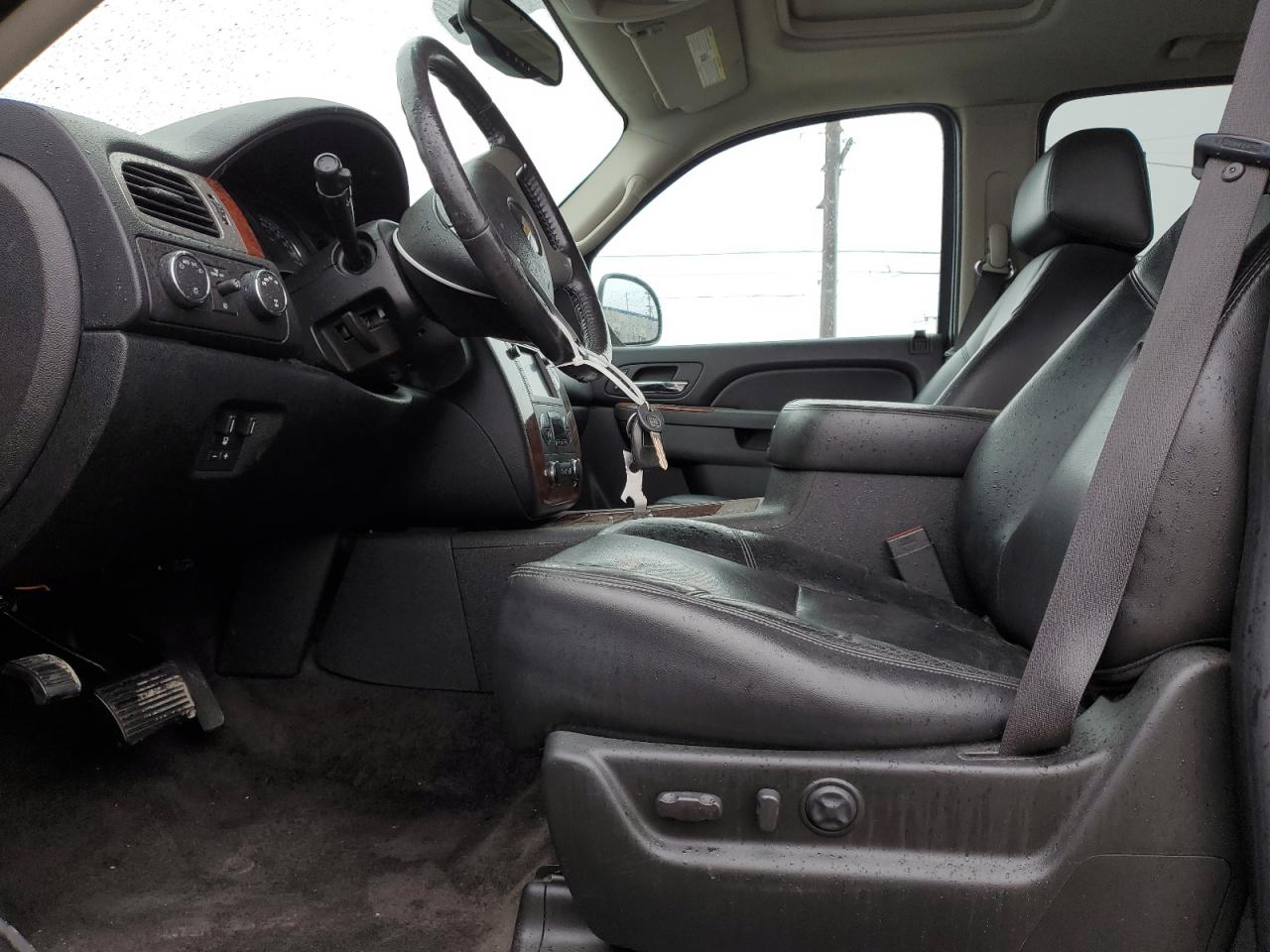 2011 Chevrolet Suburban - Image 7