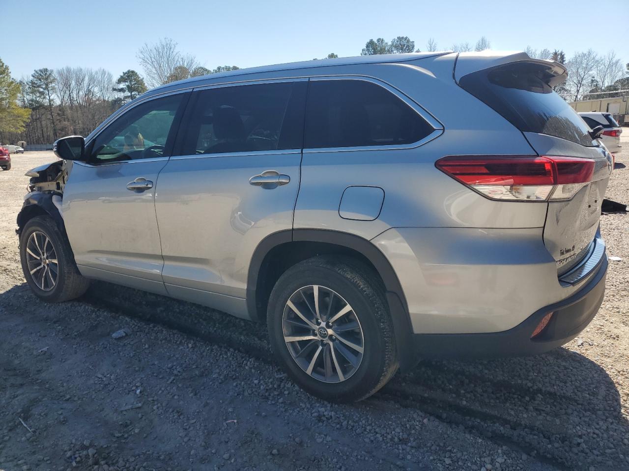 2018 Toyota Highlander - Image 2