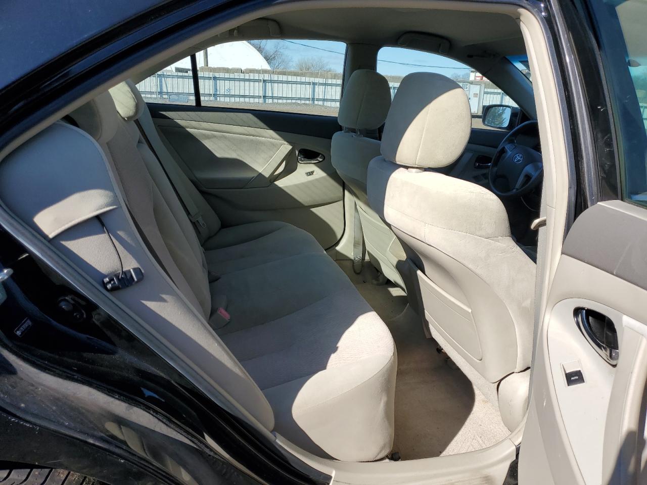 2010 Toyota Camry - Image 10