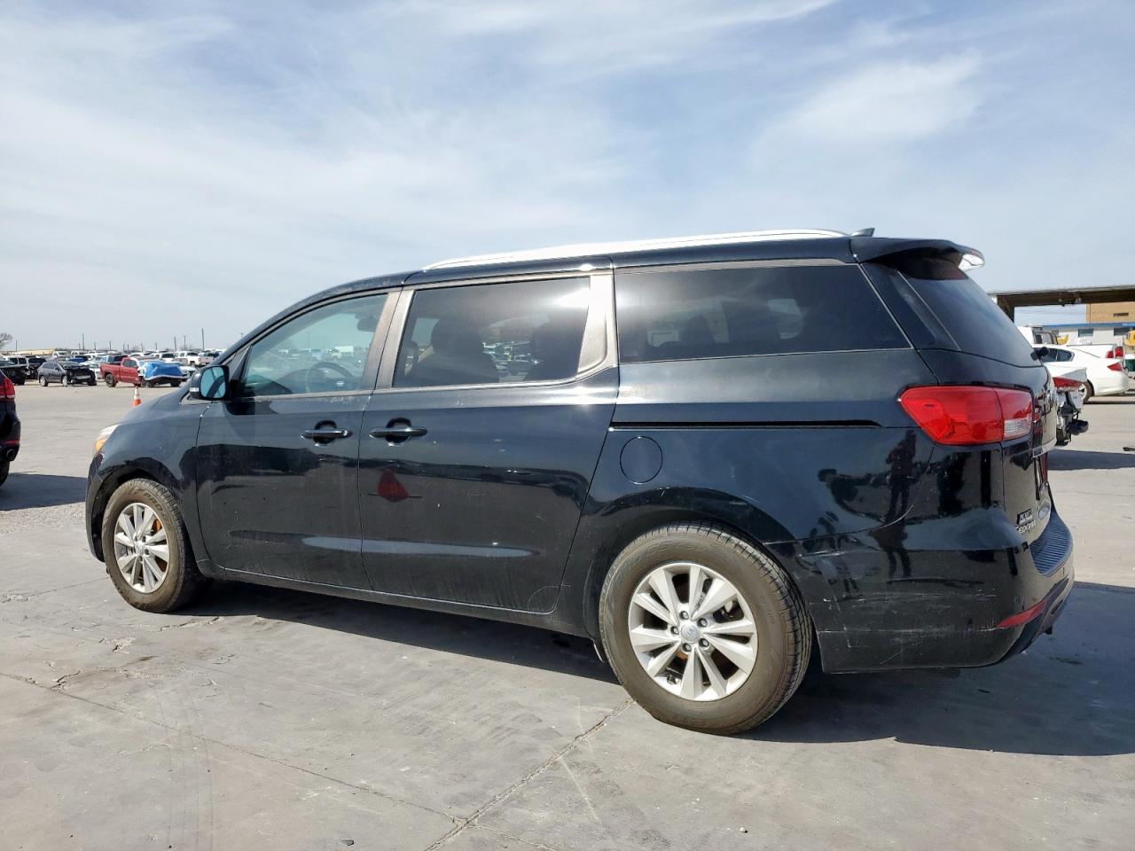 2016 Kia Sedona - Image 2