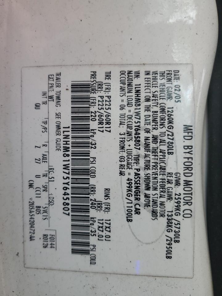 2005 Lincoln Town Car - Image 12