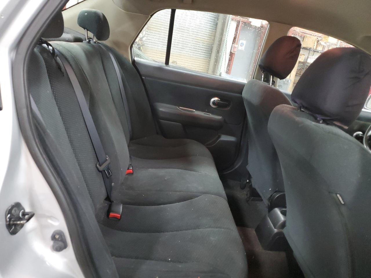 2011 Nissan Versa - Image 10