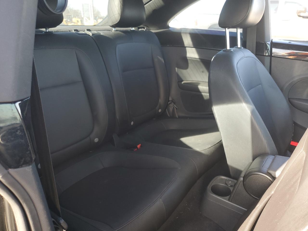 2013 Volkswagen Beetle - Image 10
