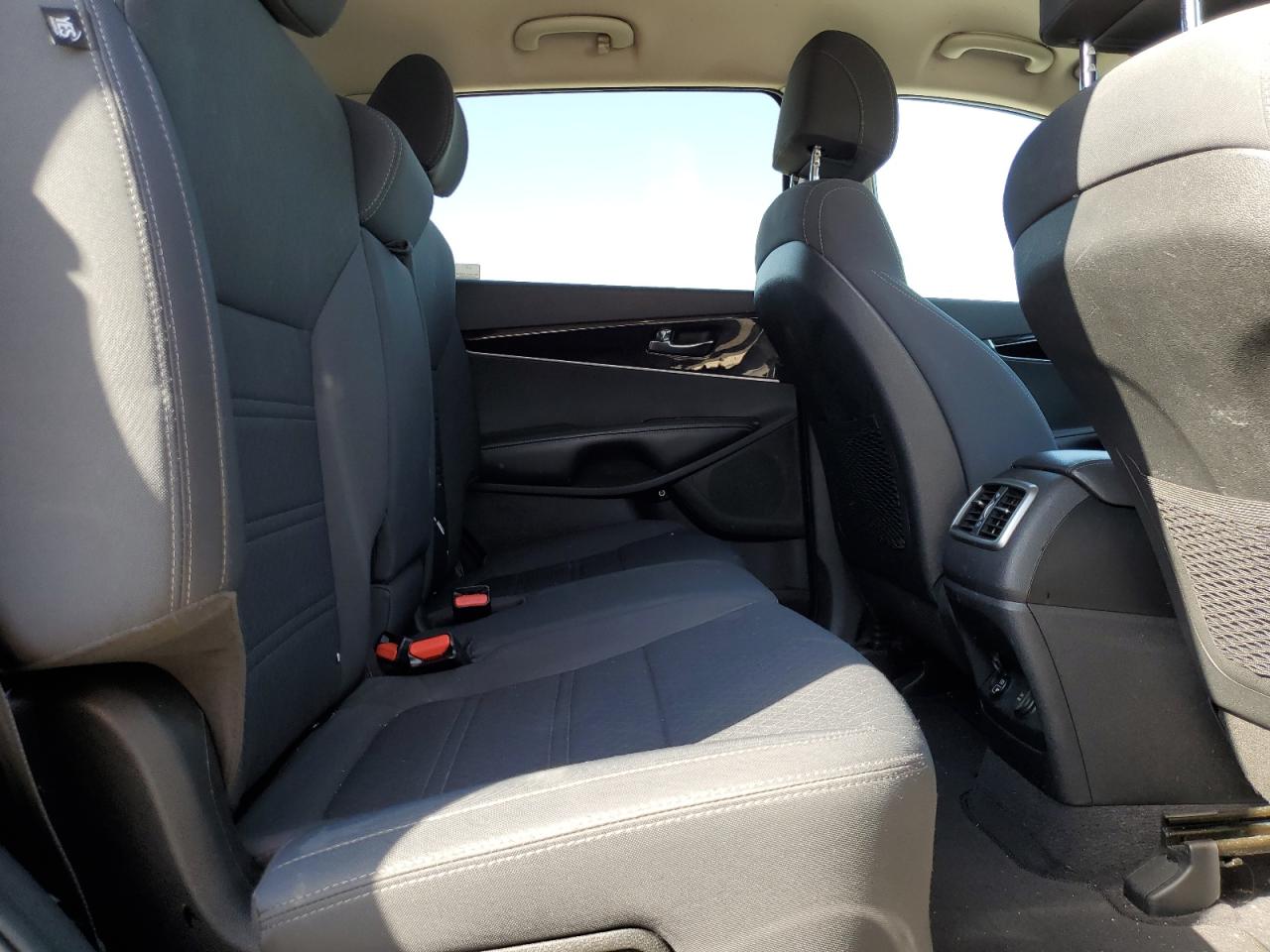 2017 Kia Sorento - Image 11