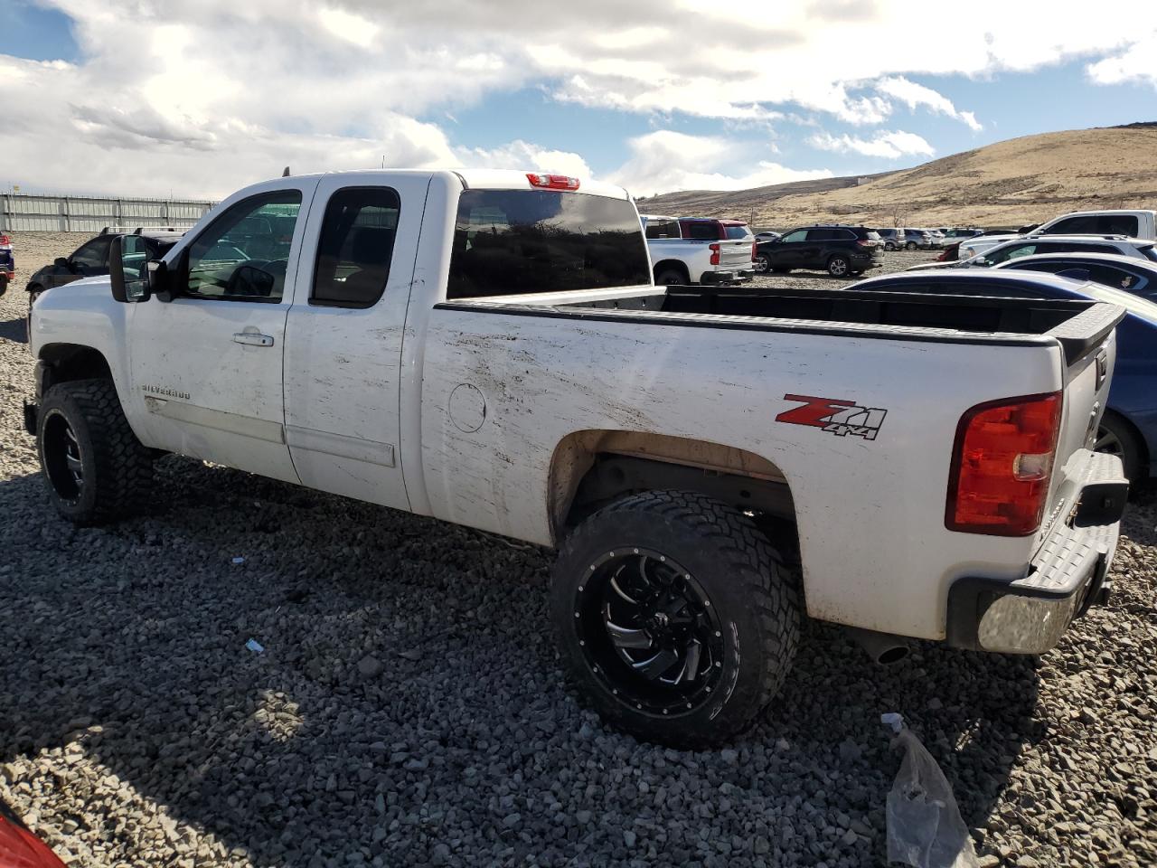 2009 Chevrolet Silverado - Image 2