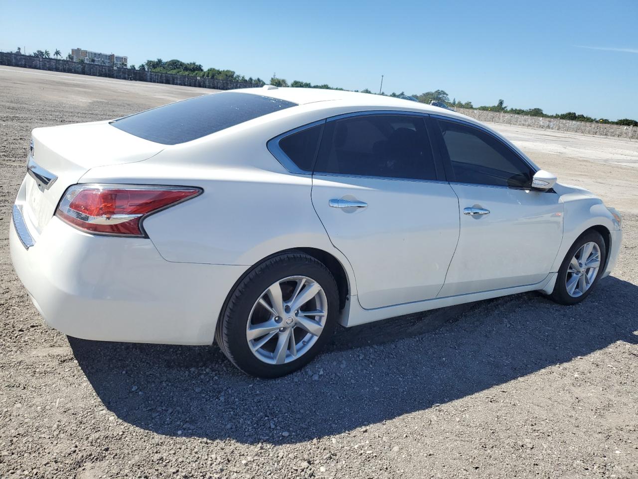 2015 Nissan Altima - Image 3
