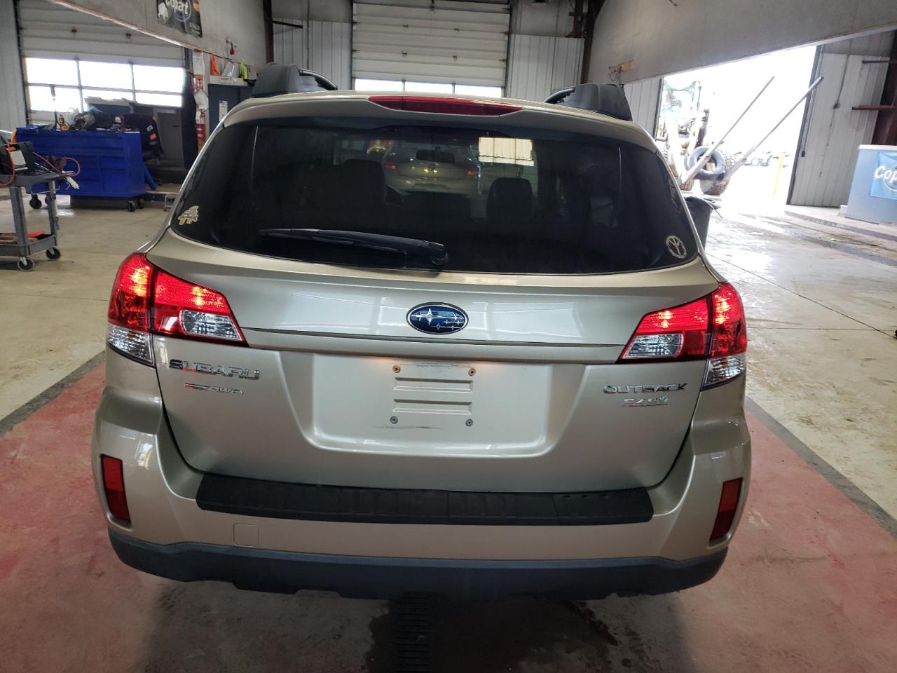 2010 Subaru Outback - Image 6