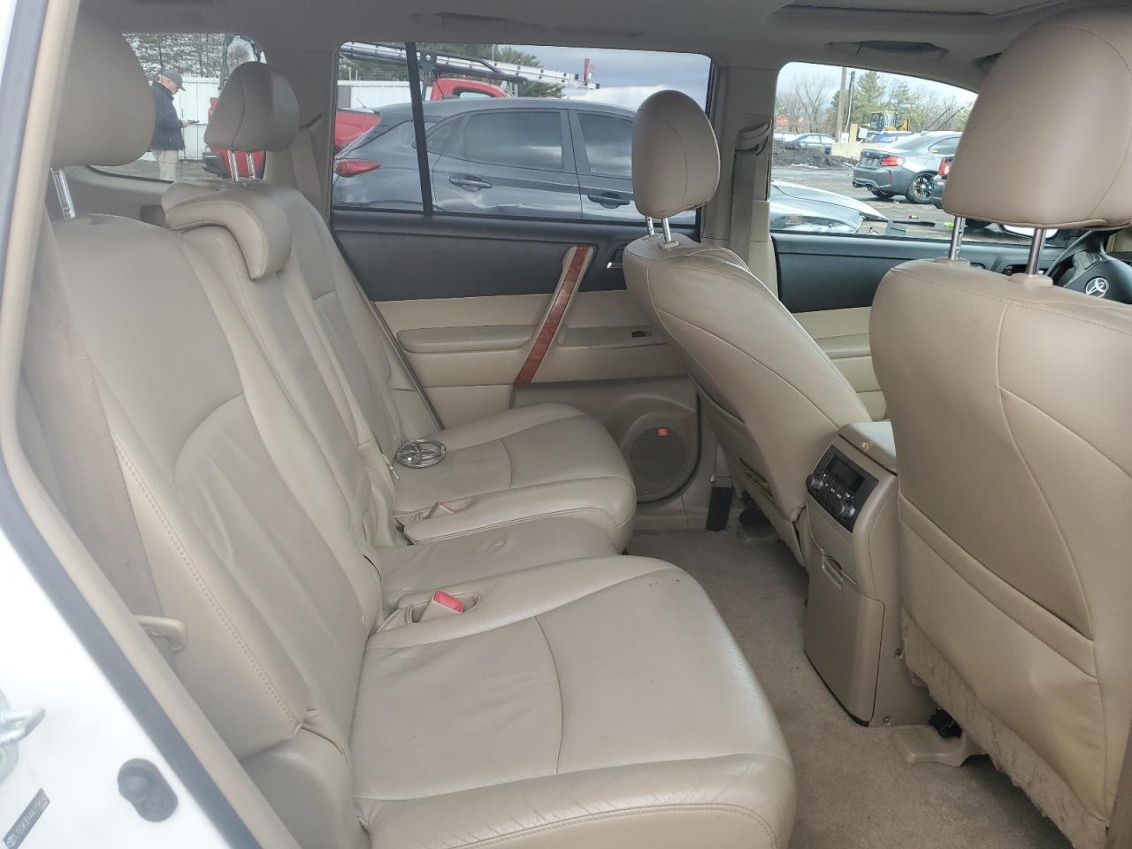 2010 Toyota Highlander - Image 11