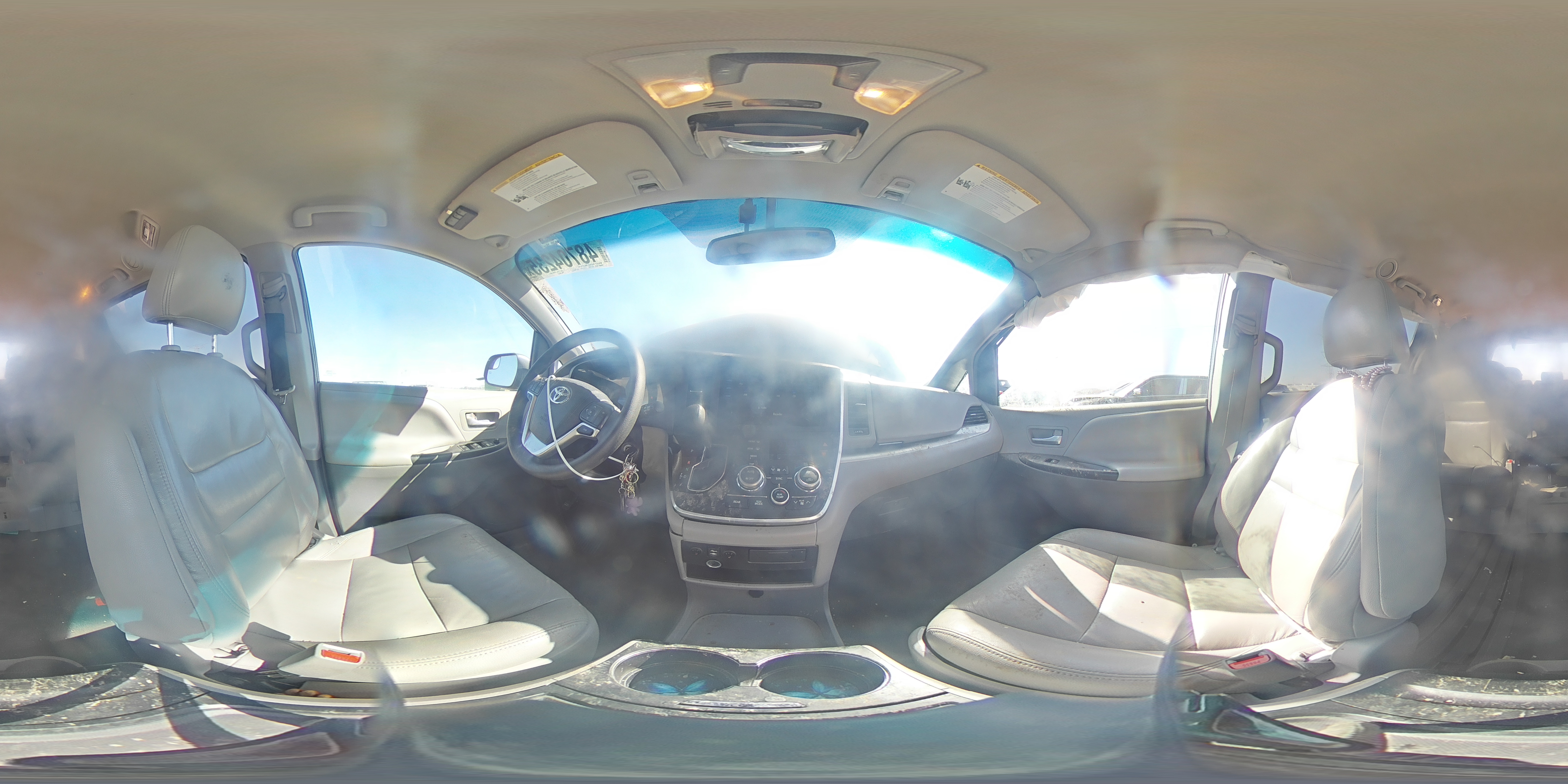 2015 Toyota Sienna - Image 13