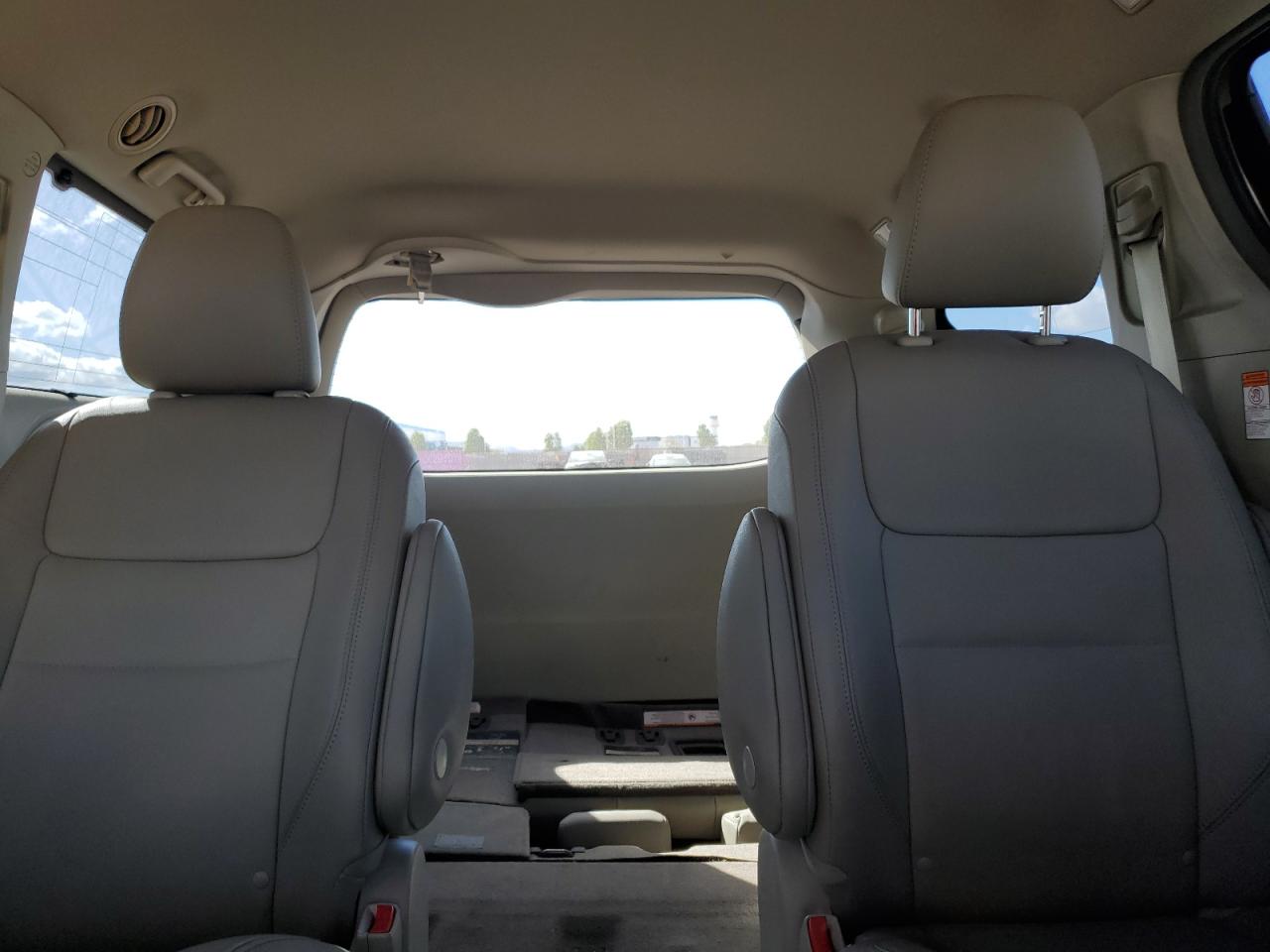 2018 Toyota Sienna - Image 10