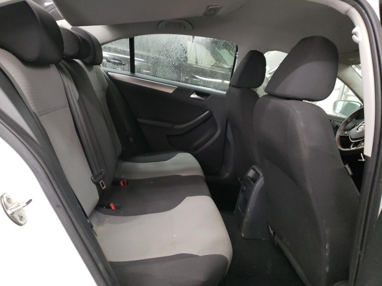 2017 Volkswagen Jetta - Image 10