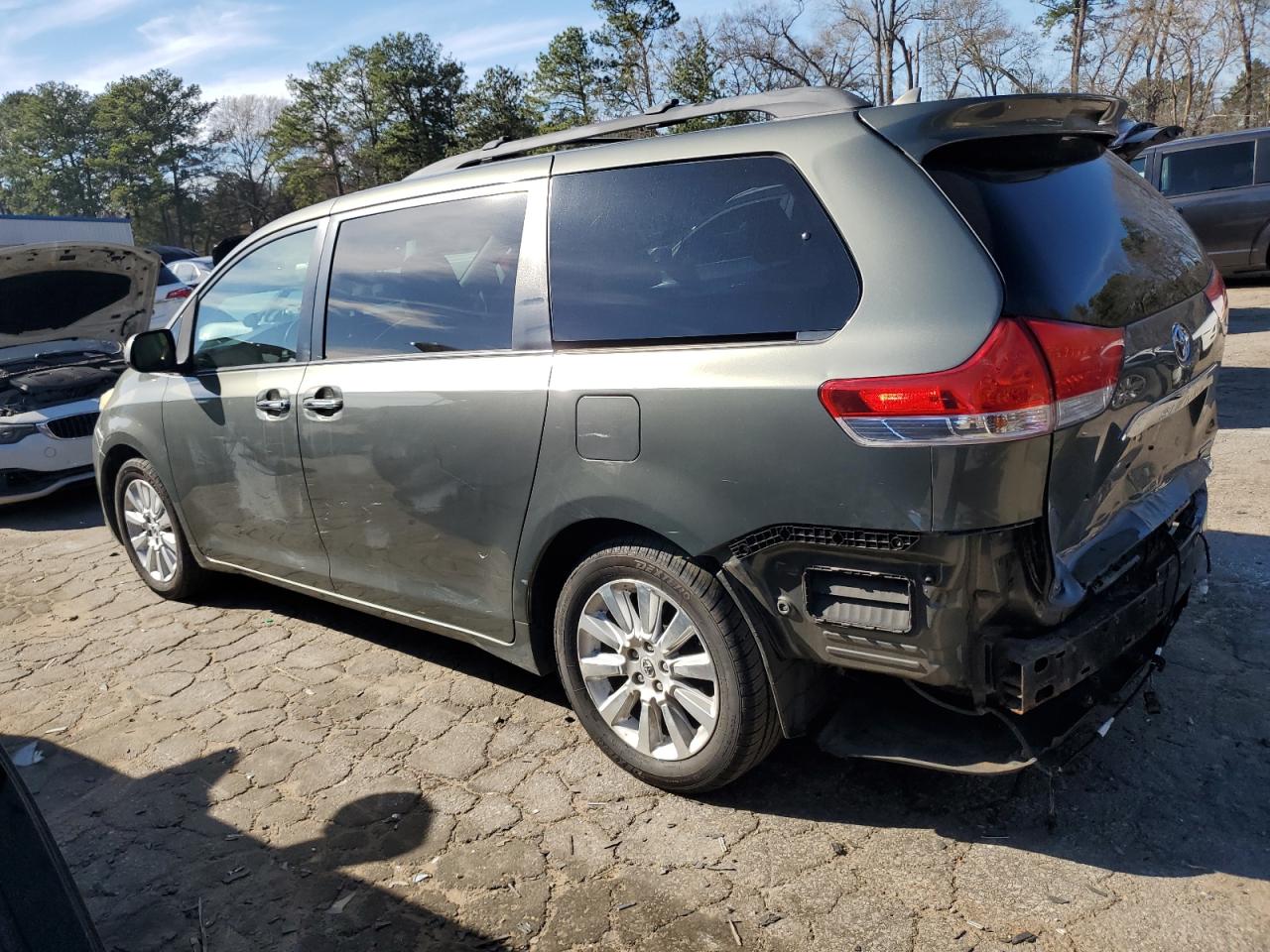 2011 Toyota Sienna - Image 2