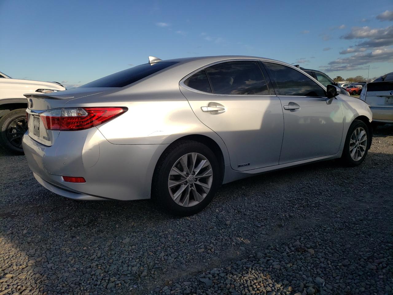 2015 Lexus ES - Image 3