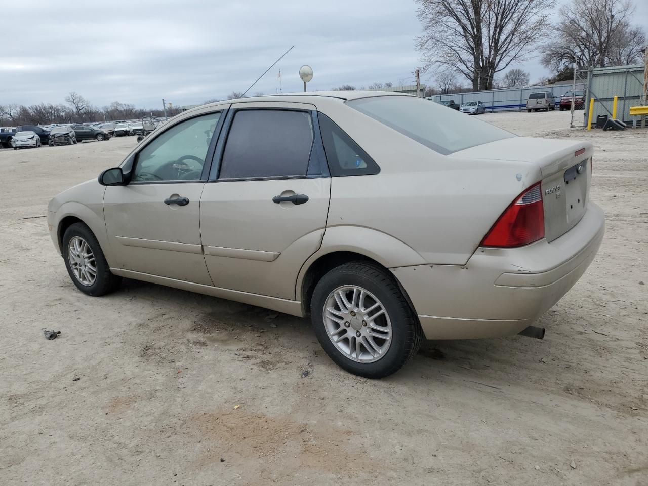 2007 Ford Focus - Image 2