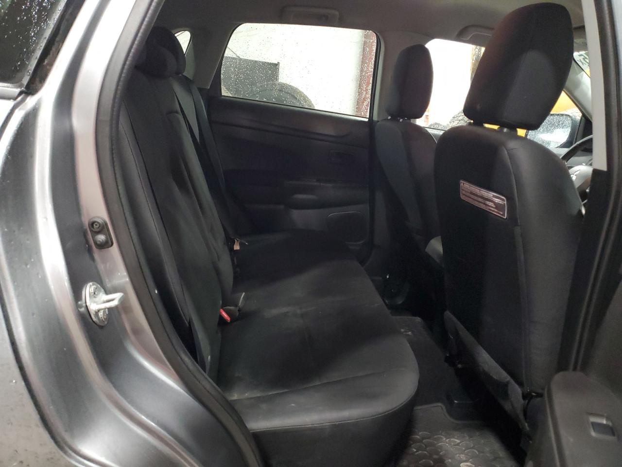 2014 Mitsubishi Outlander - Image 11