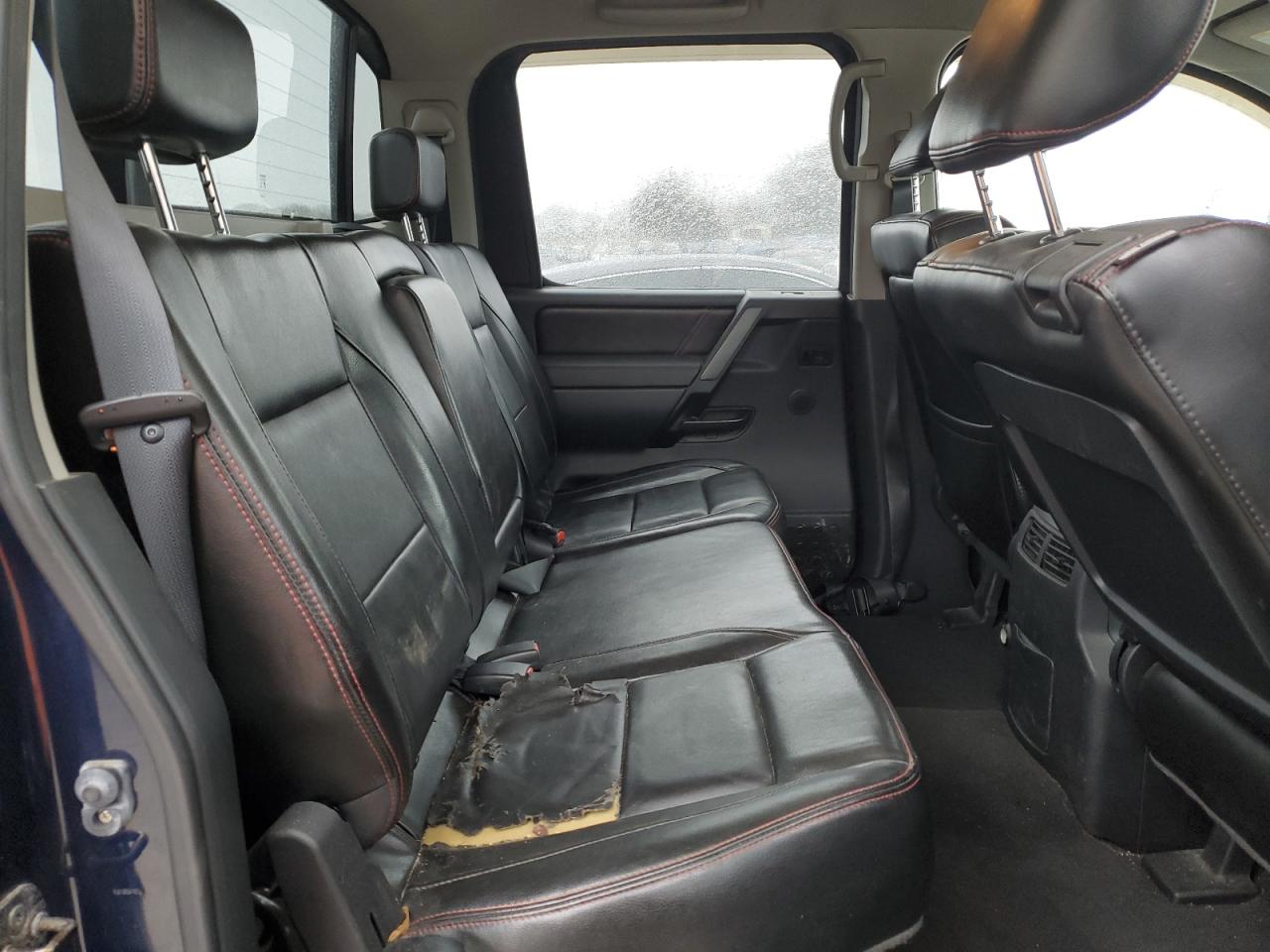 2011 Nissan Titan - Image 10